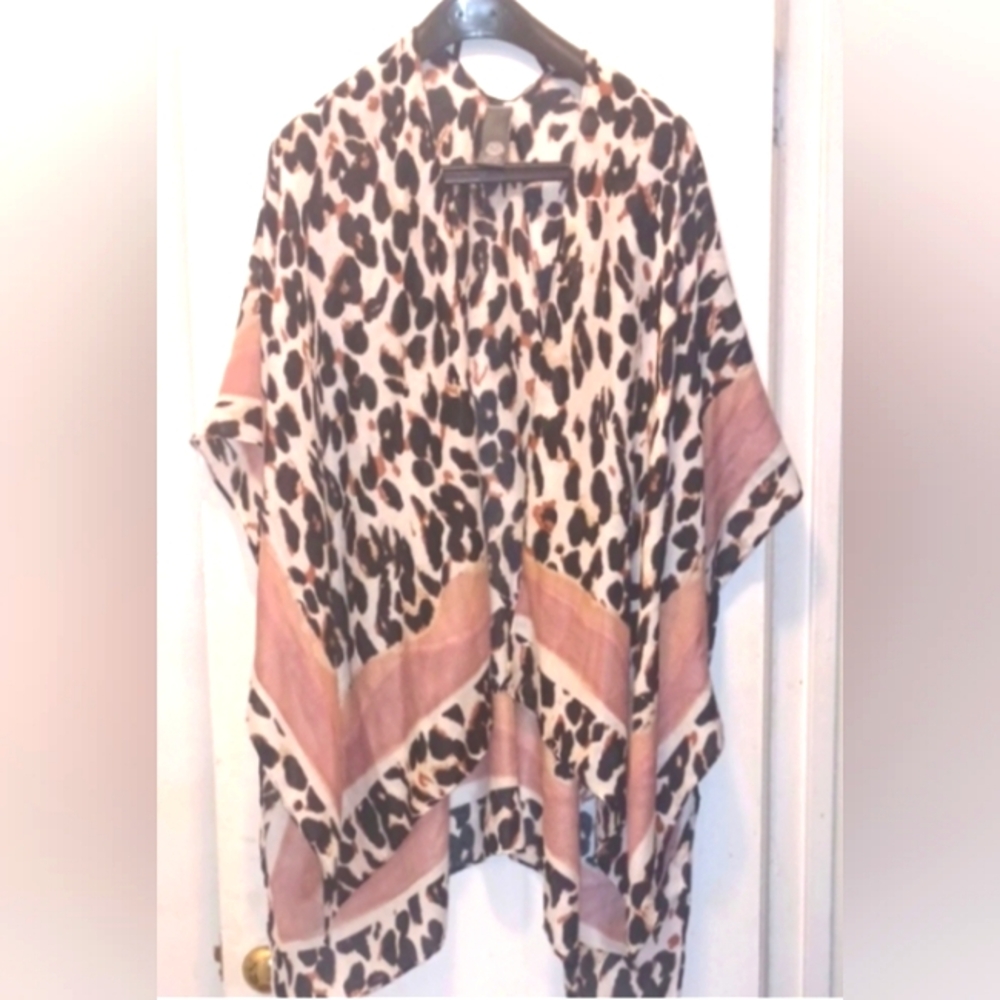 Vince Camuto Black and Brown Patterned Kimono with Pink Accents